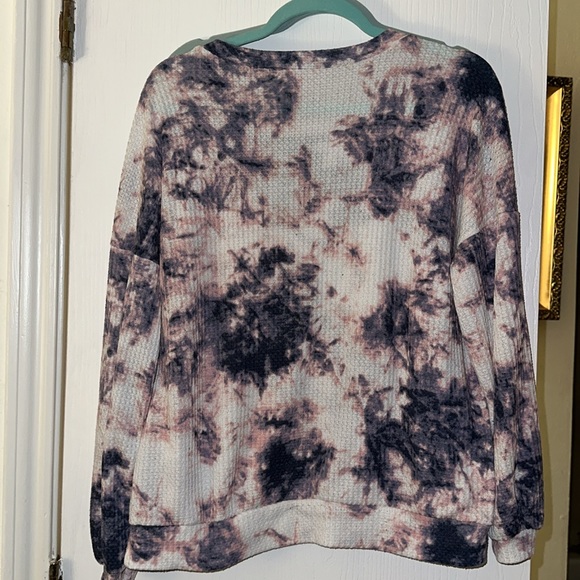 Tie Dye Waffle Weave Top by Boutique Brand Pink Lily- size small but oversized - Picture 3 of 5